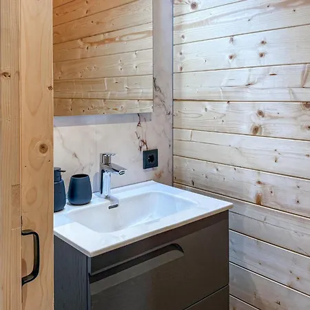 3 Bedroom Lovely In Feriehus